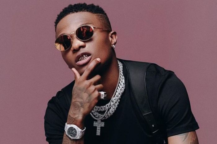WIZKID Is Going Mąd – Says All Nigerians Are Du₥b – See His Rubb!Sh Posts (See Photos)