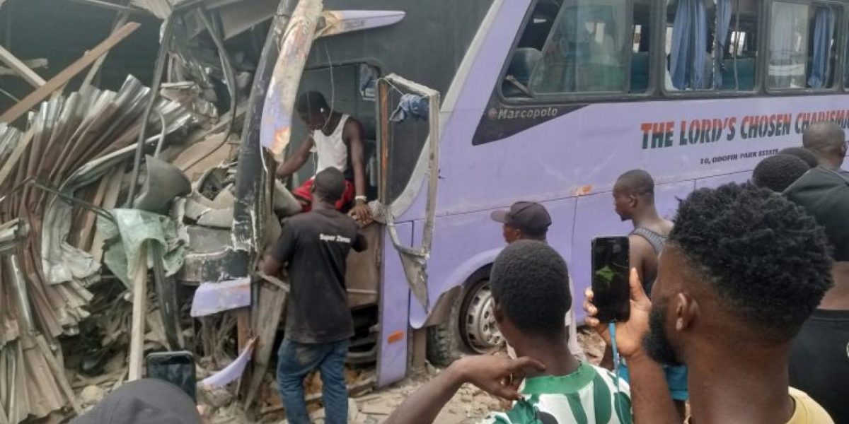 Lord’s Chosen Bus Crashes Into Coca-Cola Staff in Imo State, 5 Dead, Others Injured