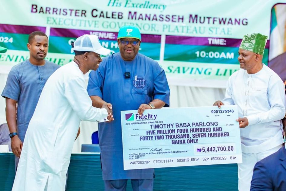 Plateau Gov. Distributes Cheques Worth N278.6 Million to Project – Affected Persons