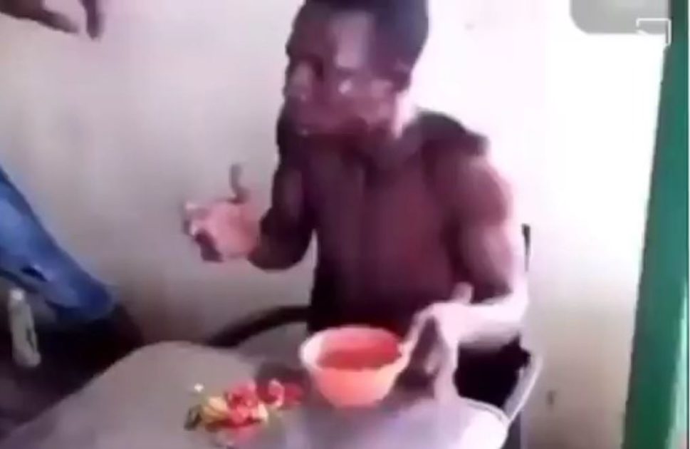 NIGERIANS ARE W!CKED!! Thief Caught and Made to Eat Pepper “Rodo” and Drink Hot Water (WATCH VIDEO)