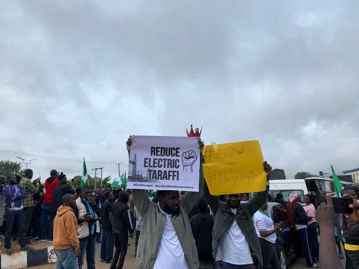 Crowd of Protesters in Jos, Plateau State (Video)