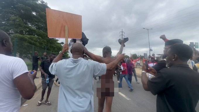 #EndBadGovernance: Hungry & Angry Man Protests Naked in Abuja (Photos)