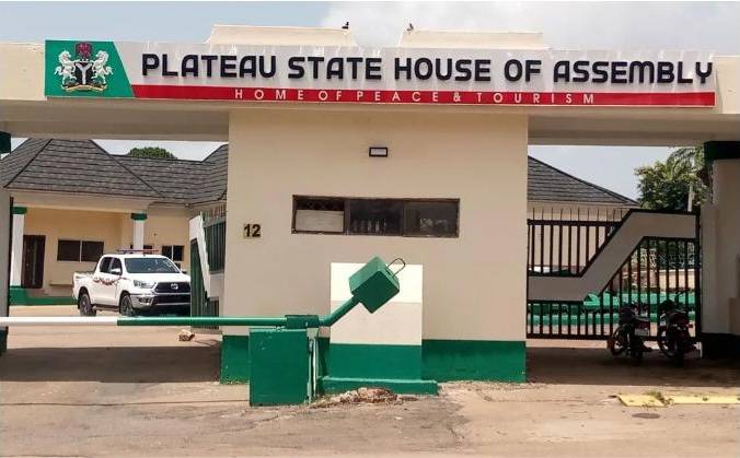 Plateau Assembly Speaker Again, Swears in Five New Lawmakers