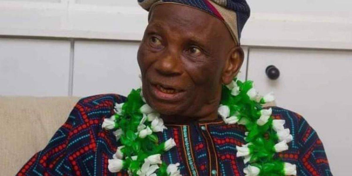 FG Donates ₦30m to Family of Late Nigeria’s Flag Designer, Taiwo Akinkunmi