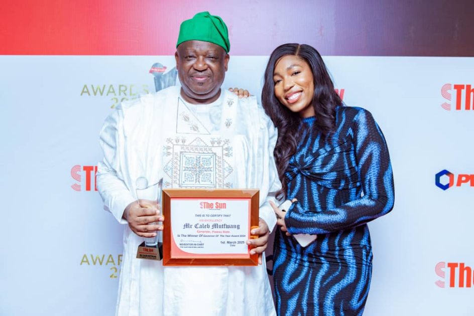 Gov. Mutfwang of Plateau Recieves the Sun Newspaper’s Governor of the Year Award